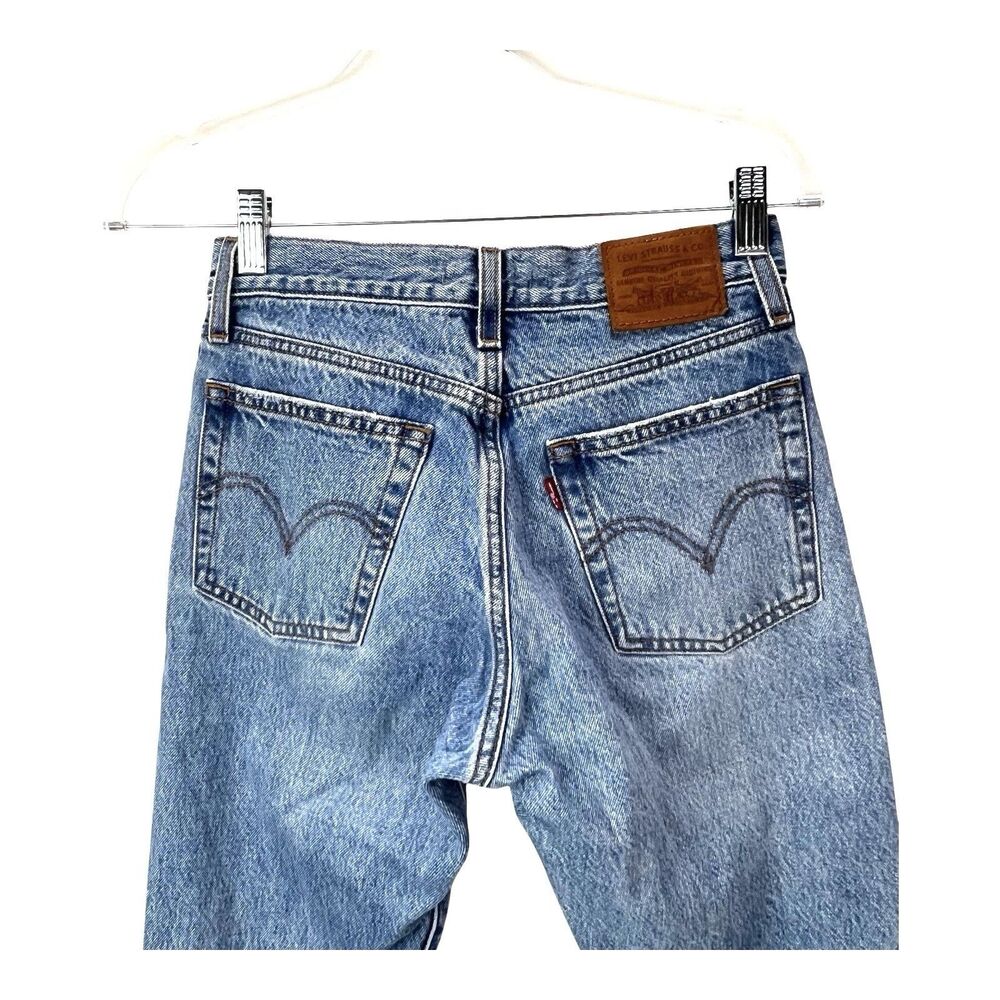 Levi Wedgie Ankle Jeans Straight SZ 25 Premium Denim Light Wash Distressed - Picture 6 of 11